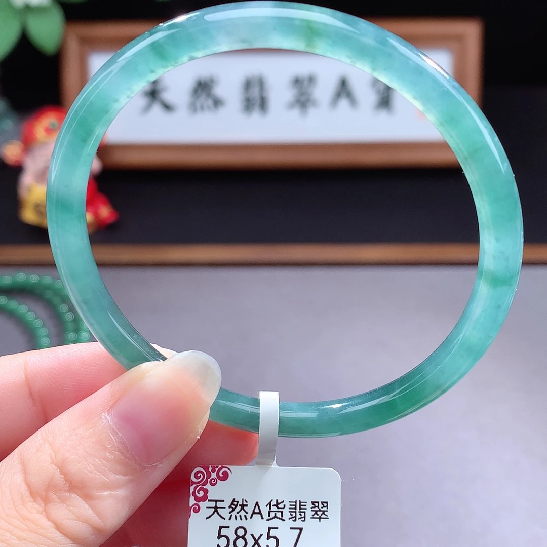 未镶嵌手镯（圆镯）翡翠