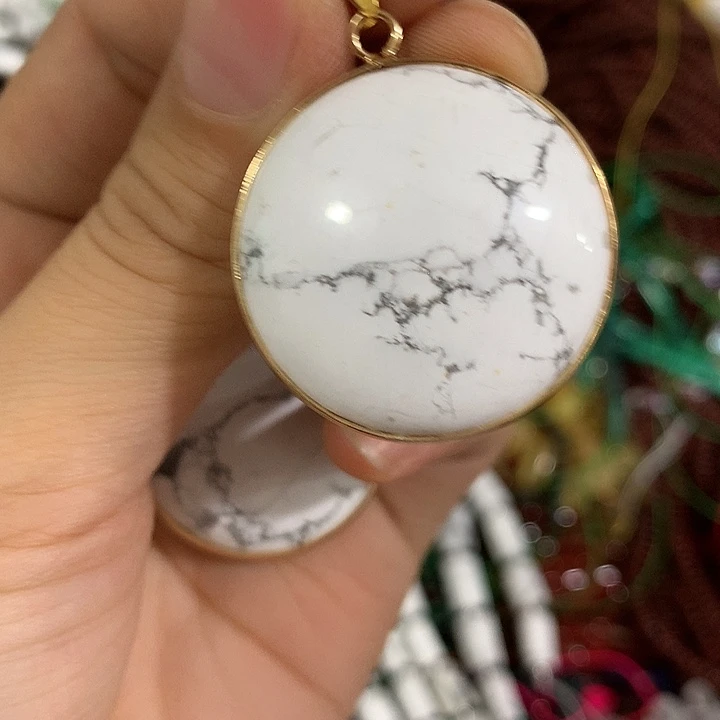 一个白松大号吊坠