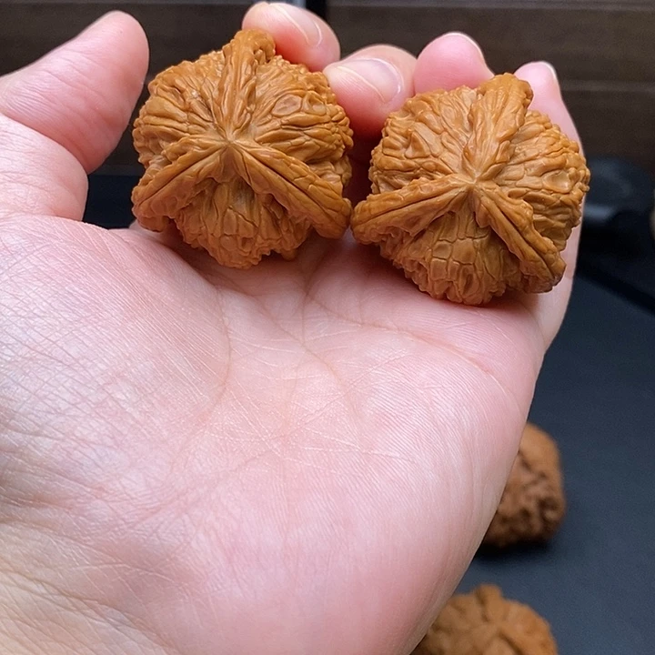 伟***伟把件文玩核桃白奔