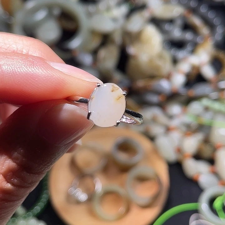 未镶嵌戒指和田玉