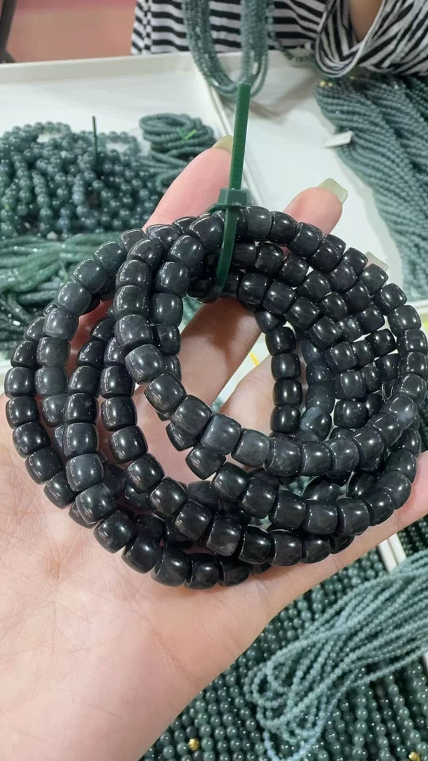 约卡6.8m缅甸翡翠乌鸡料直切手串