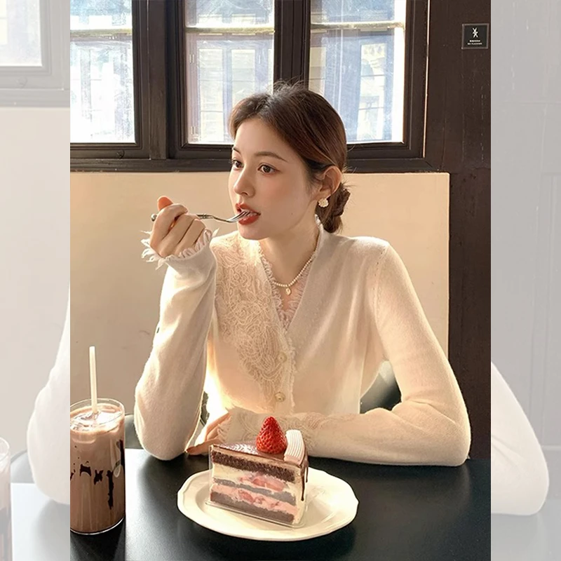 独特漂亮白色蕾丝v领开衫毛衣女秋冬内搭打底针织衫洋气高贵上衣