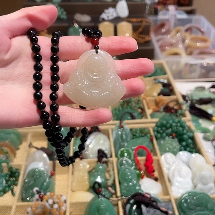 石英质玉未镶嵌颈饰