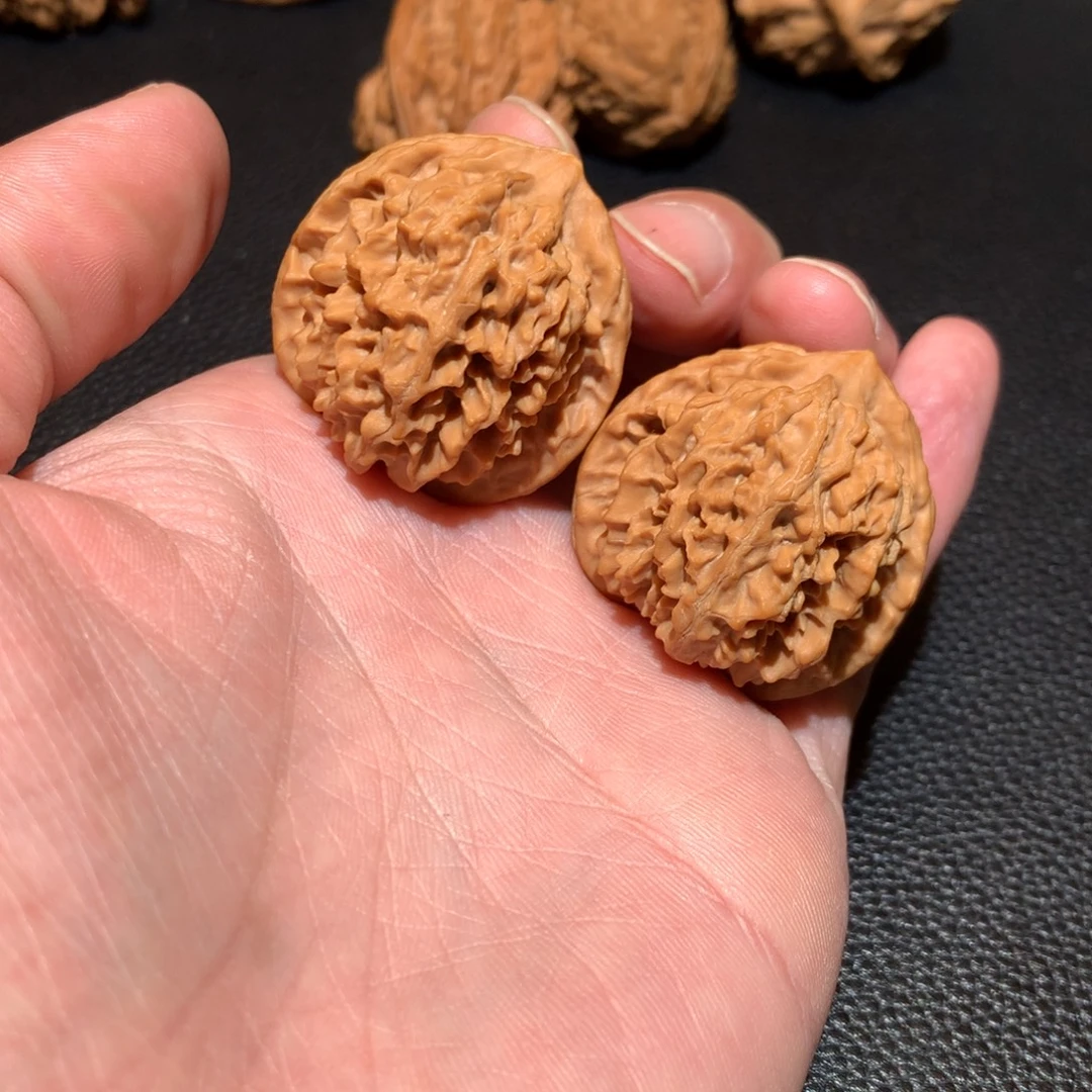 文玩核桃把件皇冠35