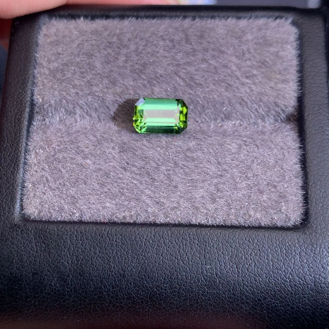 碧玺未镶嵌珠宝奇石2.335ct