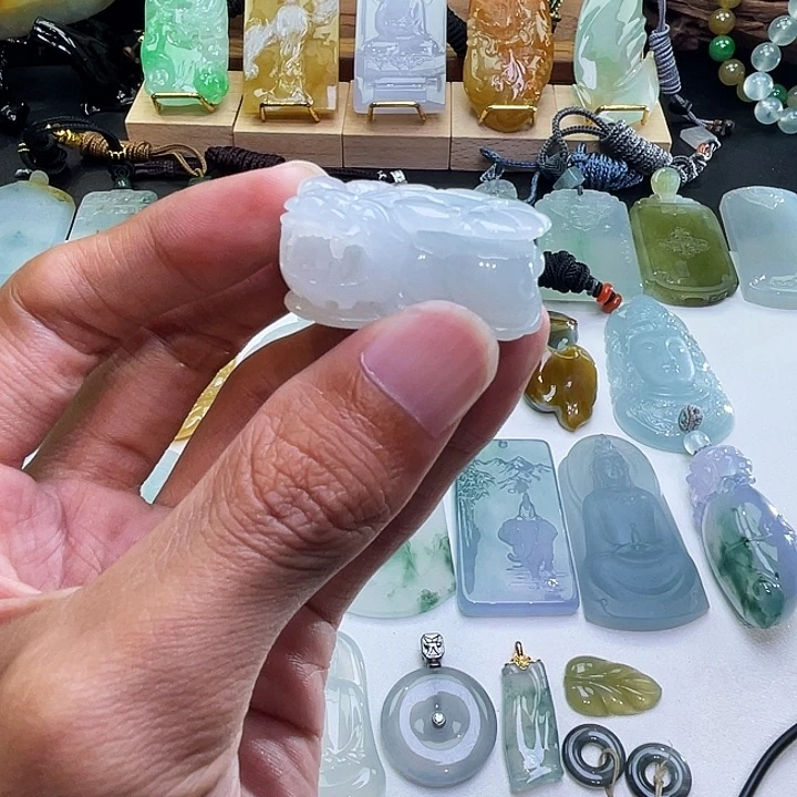 颈饰未镶嵌翡翠翡翠口含珠貔貅