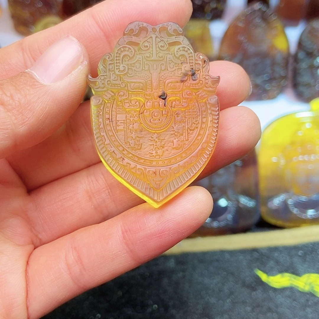 琥珀颈饰未镶嵌九宫八卦