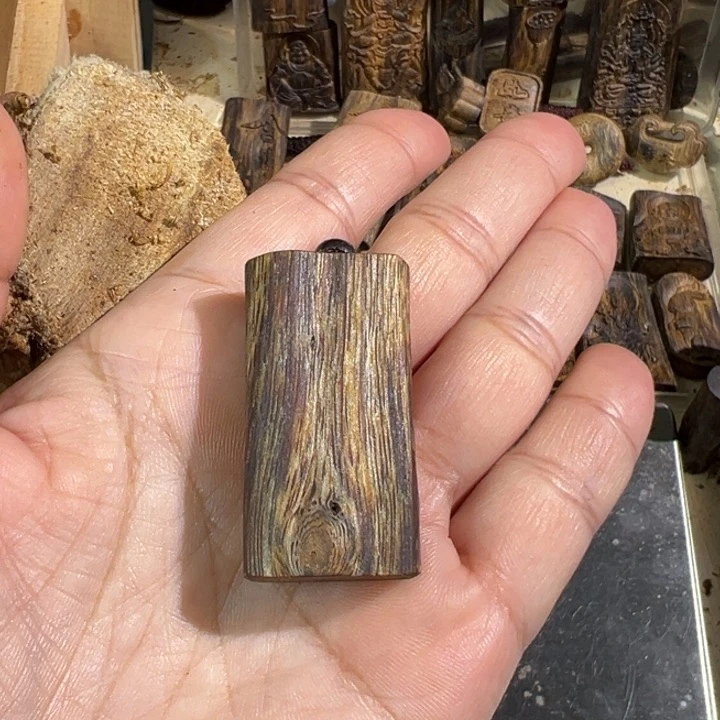 沉香吊坠红棋楠沉香吊坠6.7克