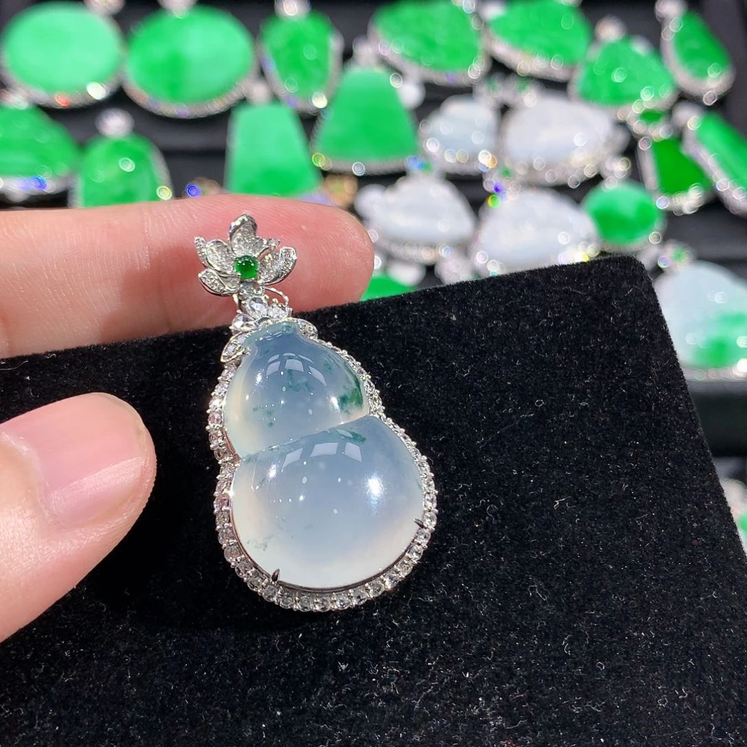 翡翠18K金镶嵌颈饰