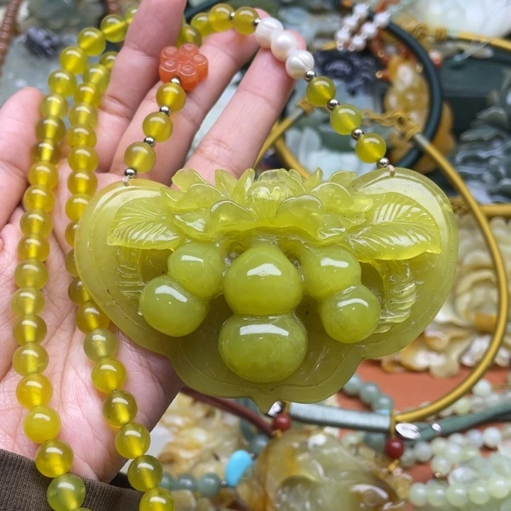 蛇纹石玉吊坠合金