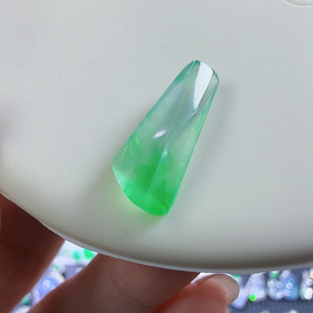 翡翠未镶嵌颈饰玻璃底飘花无事柱随行