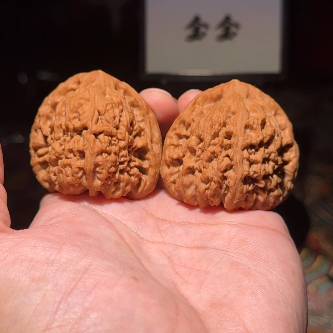把件核桃1255三角南疆石，尺寸45 42 43