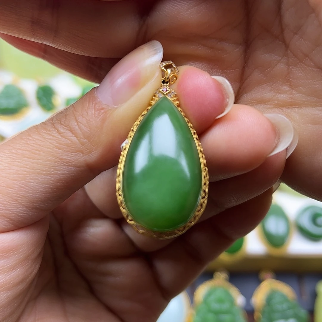 和田玉18K金镶嵌颈饰