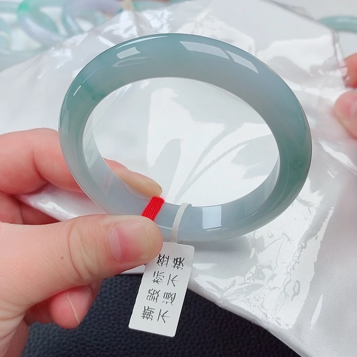 翡翠手镯未镶嵌天然翡翠A货