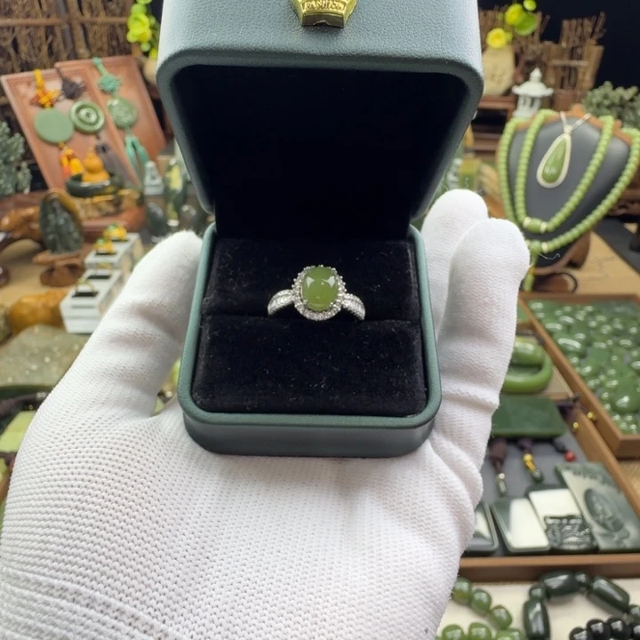 岫岩老玉（透闪石质玉）未镶嵌戒指