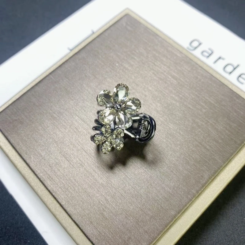 L300双花朵满钻刘海夹