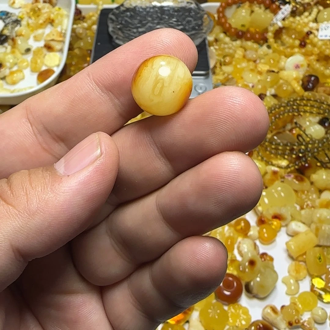 琥珀未镶嵌裸石1.9克15mm