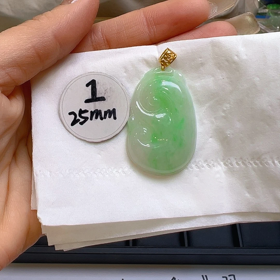 翡翠颈饰18K金镶嵌翡翠