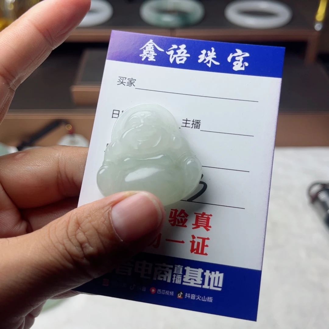 石英质玉未镶嵌颈饰小**?