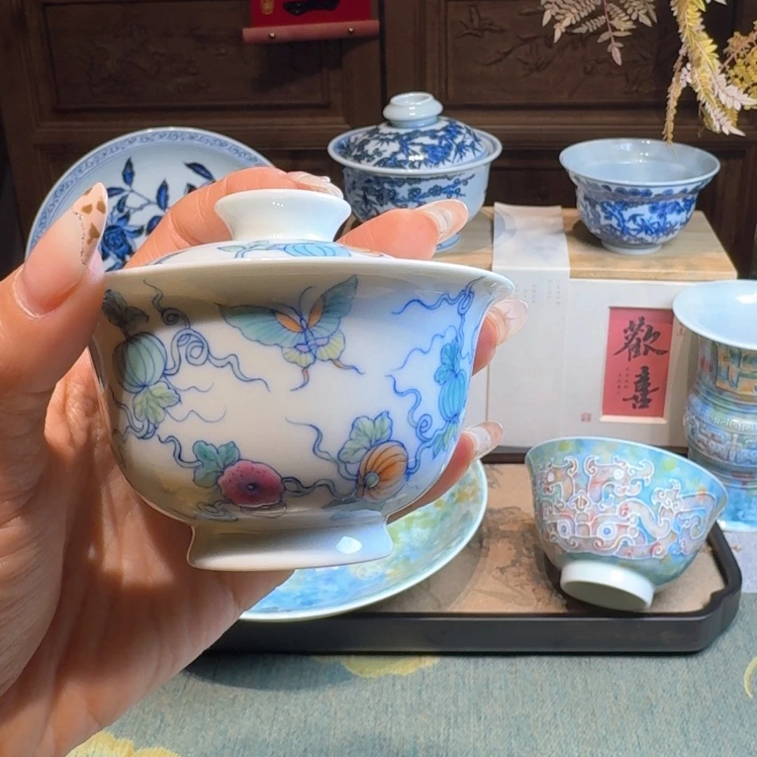 斗彩化蝶绵延盖碗