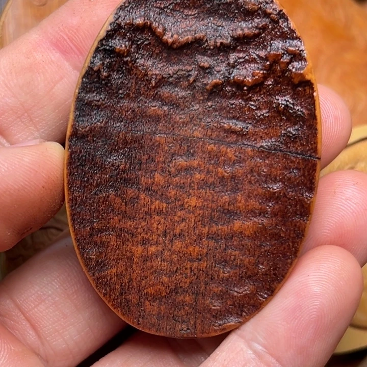 海***尘实心竹雕刻手把件