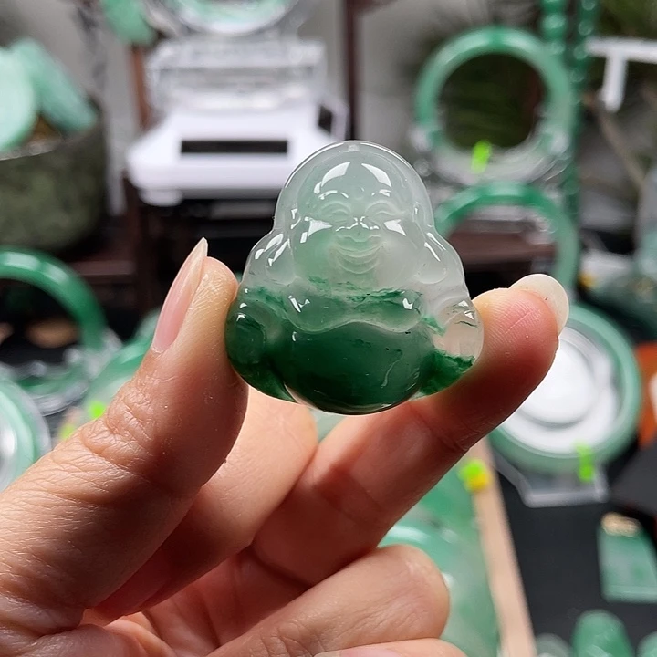 颈饰未镶嵌石英质玉