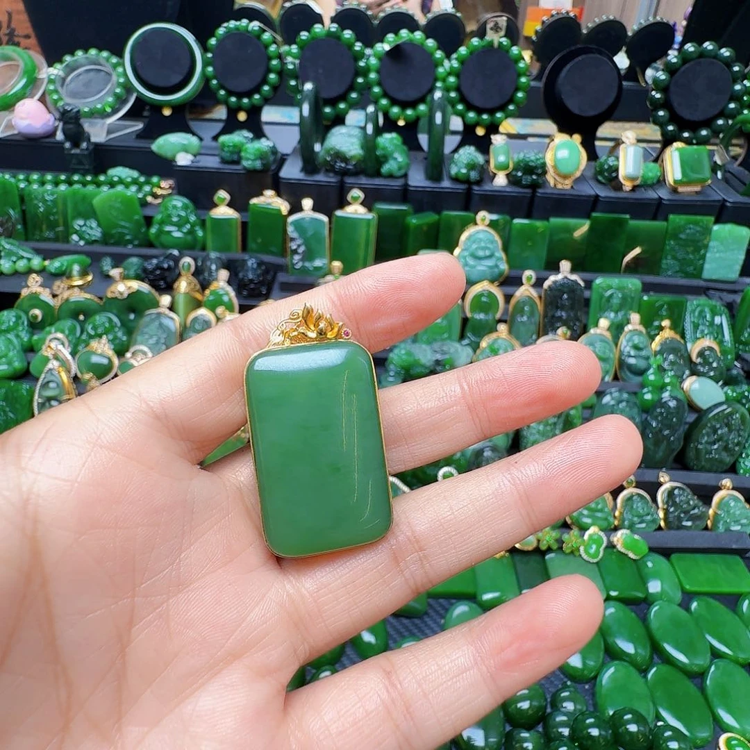 Z***Y和田玉（碧玉）18K金镶嵌颈饰