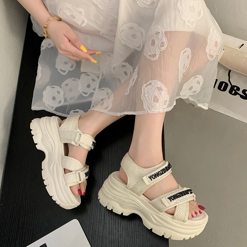 SAGGYKK/闪瑶2025新款时尚风格防滑时装凉鞋露趾百搭女鞋