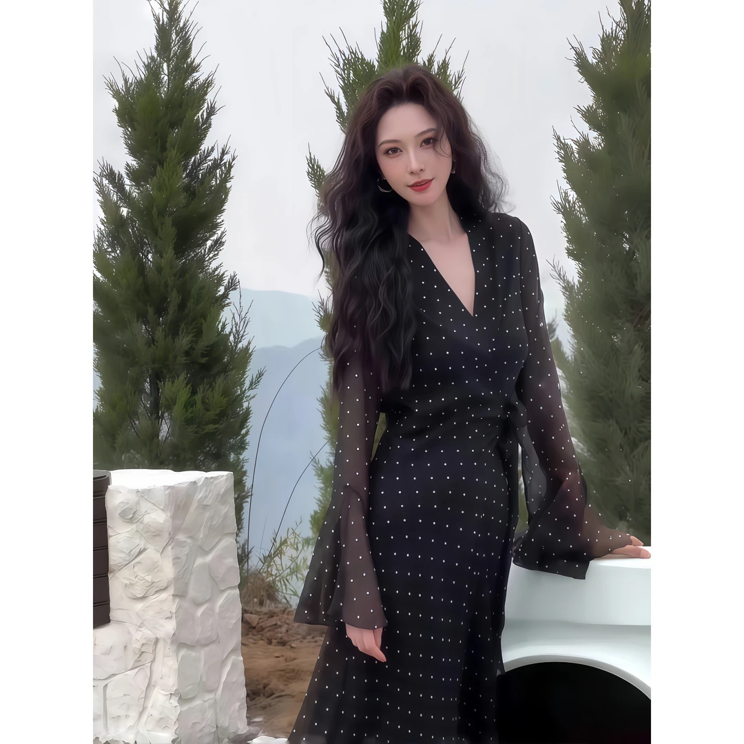 轻熟赫本风黑色波点荷叶边收腰连衣裙女御姐范气质V领显瘦长裙子