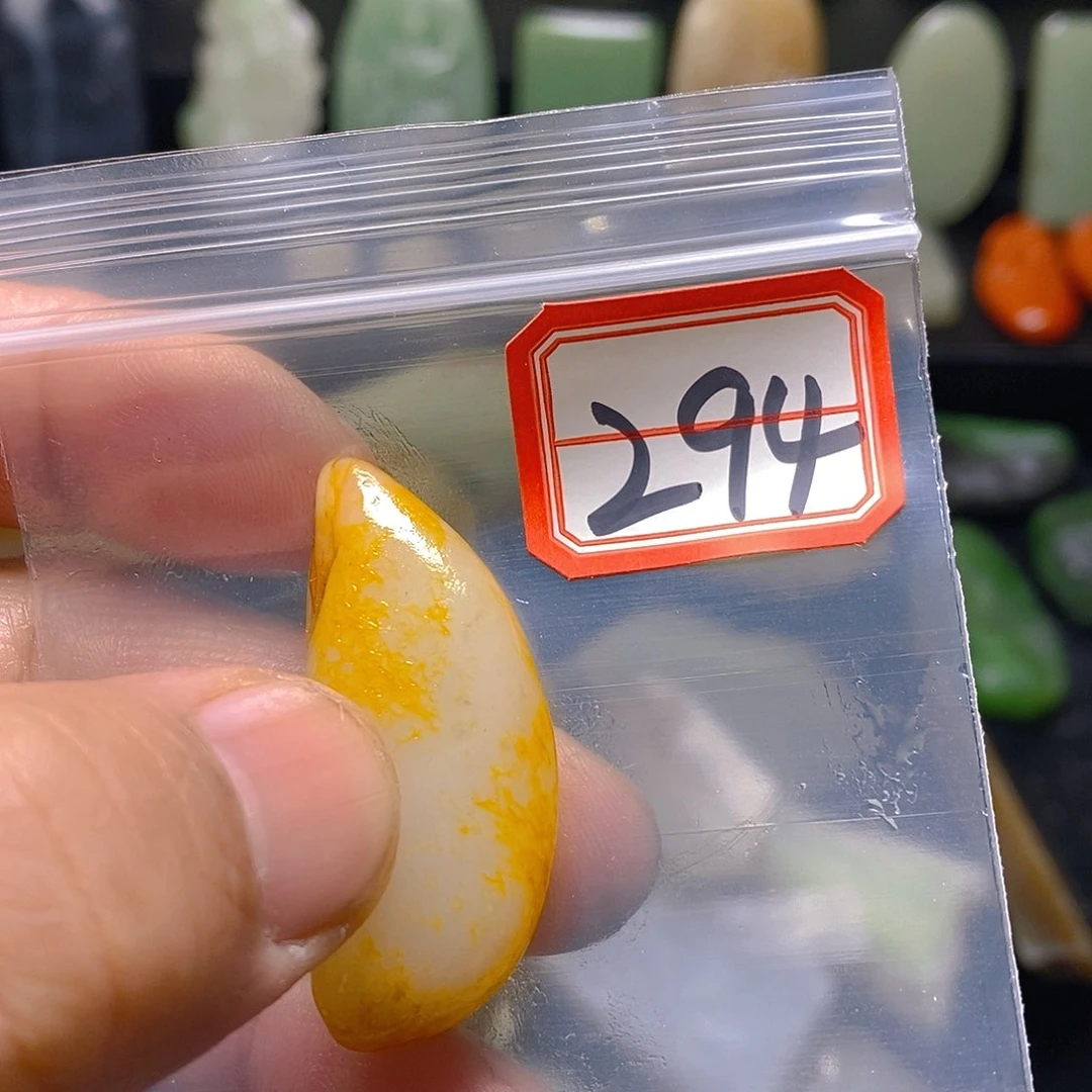 未镶嵌和田玉（糖玉）珠宝半成品大***瘩