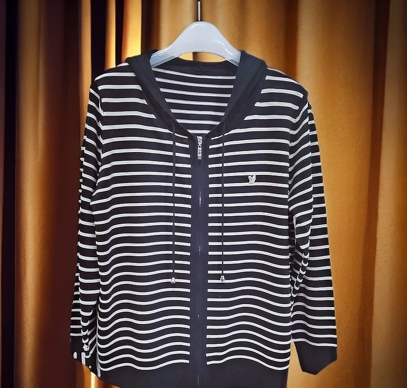 时尚女装早春款上衣8518