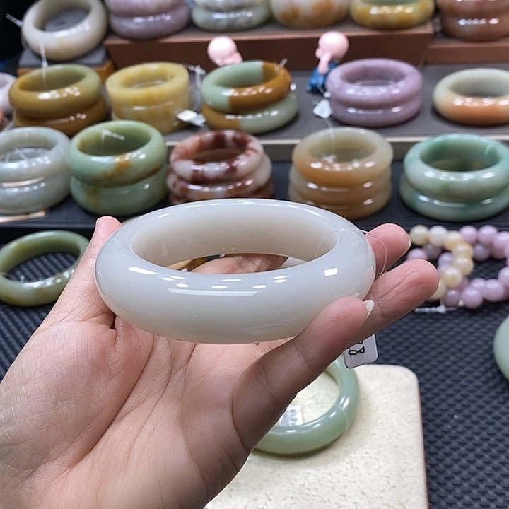 未镶嵌手镯石英质玉