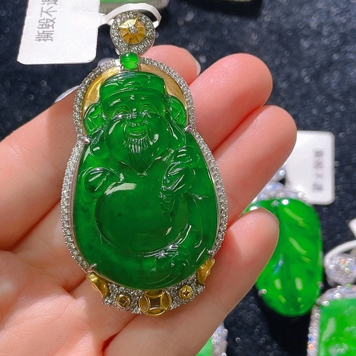 翡翠颈饰未镶嵌1，