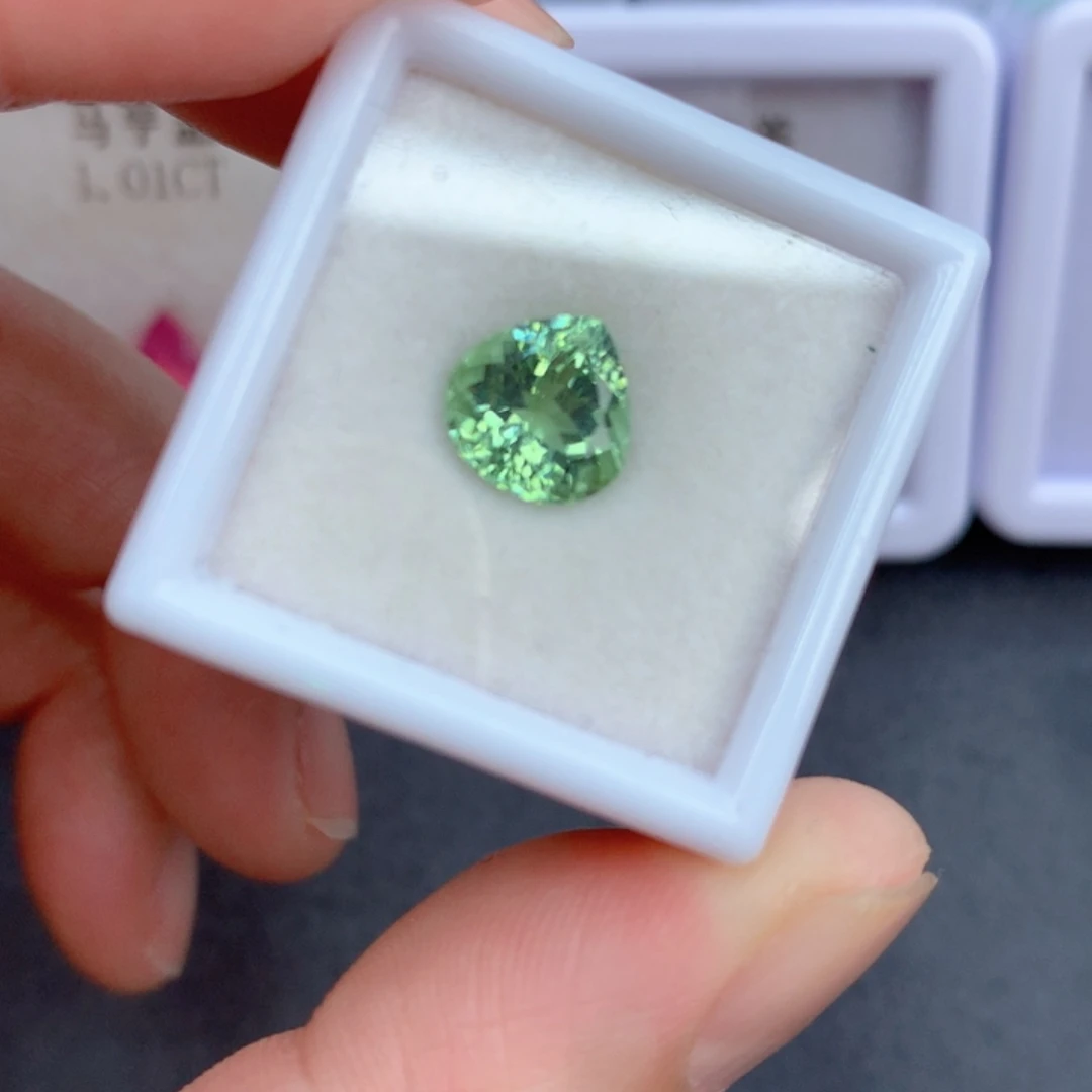 未镶嵌2.26克拉裸石绿色碧玺