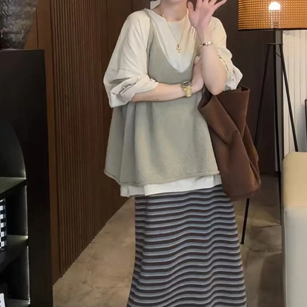 减龄穿搭高级感套装慵懒宽松长袖T恤针织马甲条纹半身裙三件套女