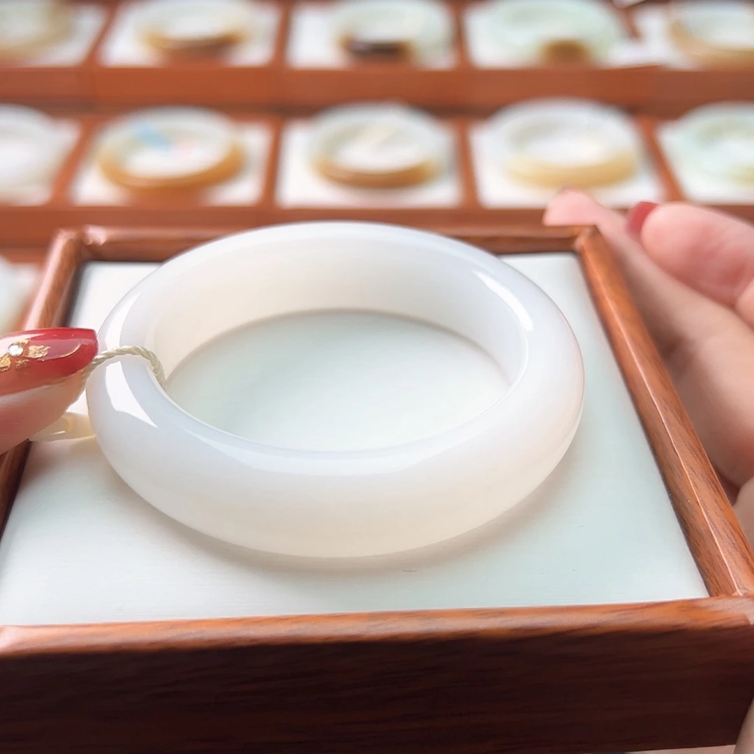 和田玉手镯未镶嵌53