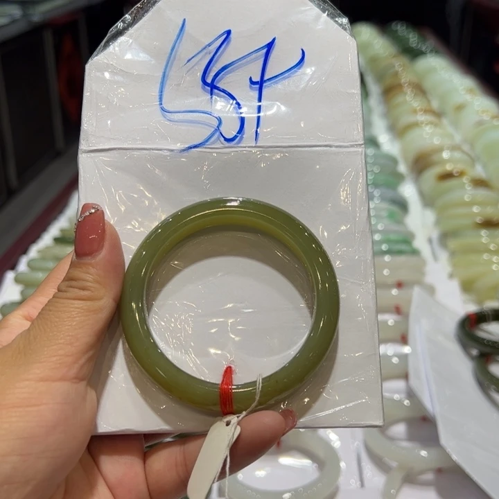 和田玉手镯未镶嵌蛋***过