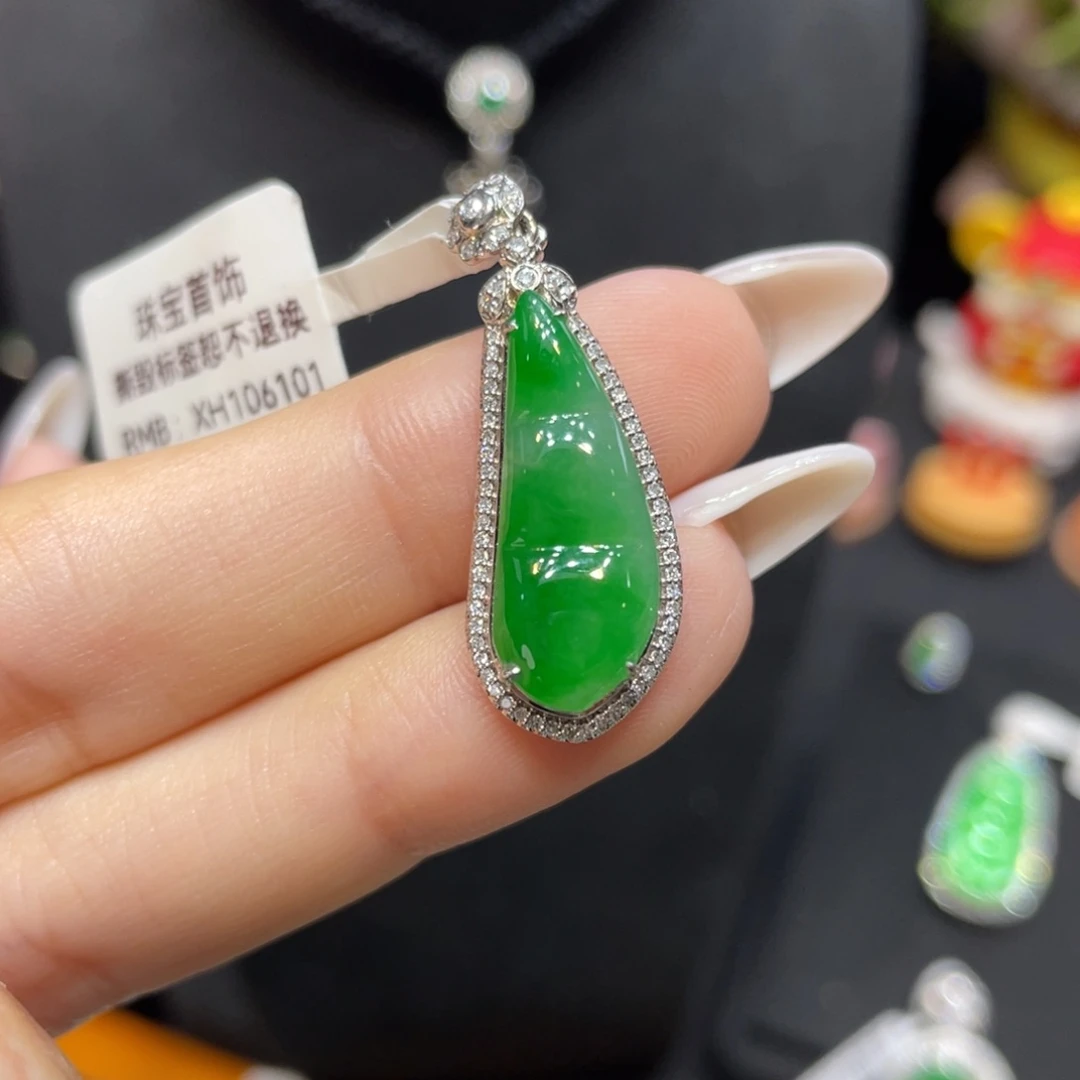 翡翠18K金镶嵌颈饰天然缅甸翡翠a货