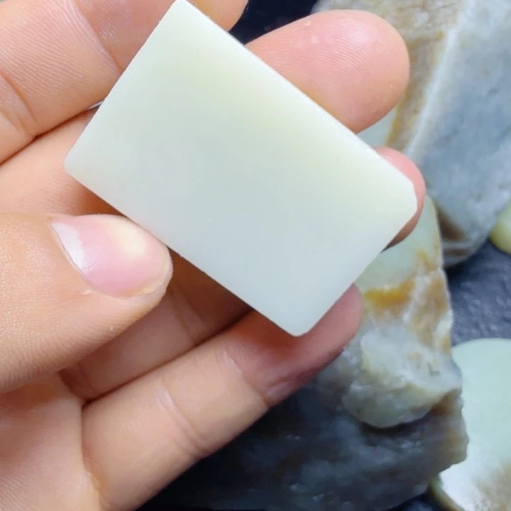 和田玉（糖玉）未镶嵌珠宝奇石