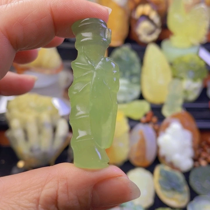 未镶嵌蛇纹石玉颈饰