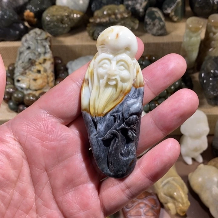透闪石质玉未镶嵌挂件