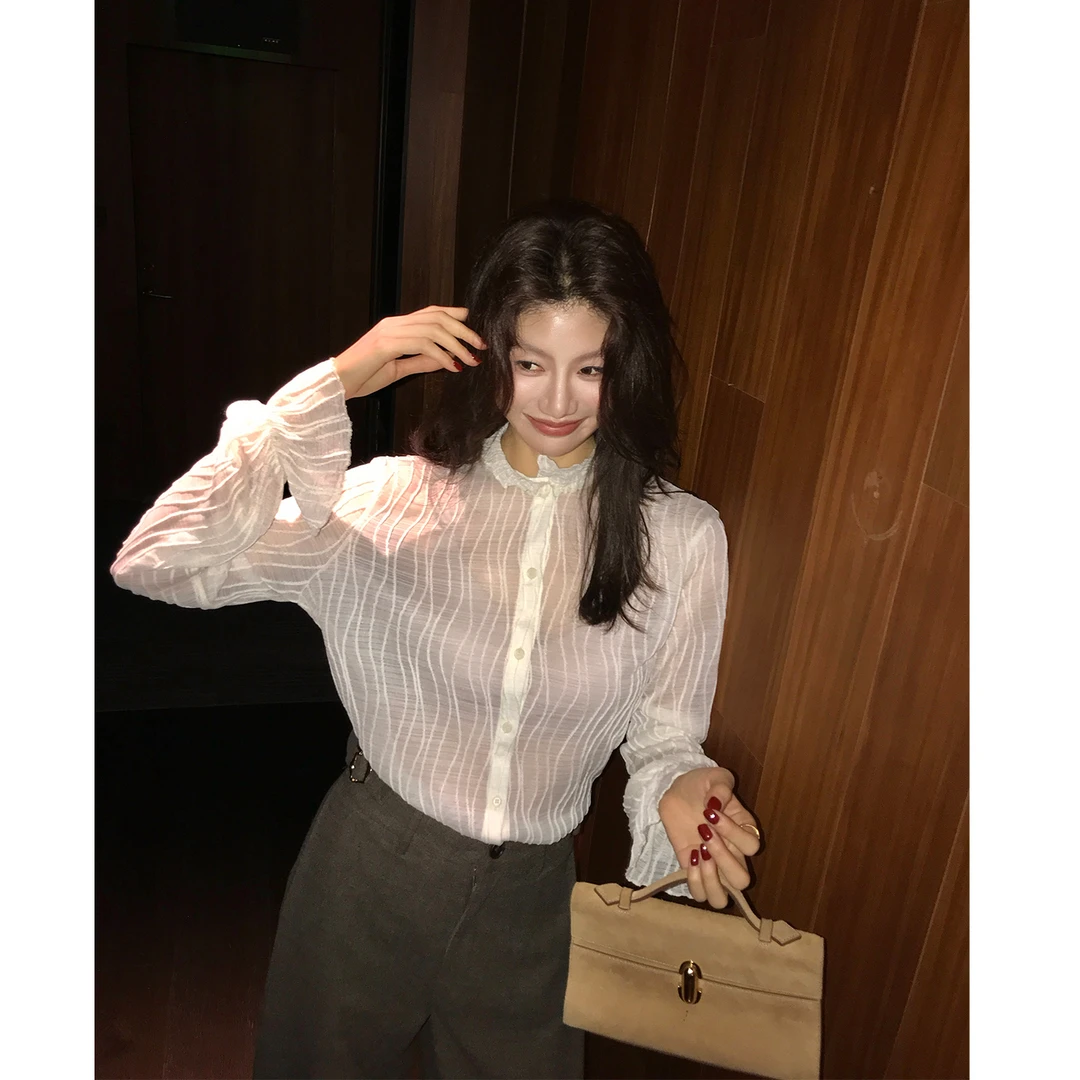 【ALONE SAVOR】龍喜儿纸片人 法式复古木耳边蕾丝衬衫J684