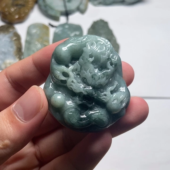 翡翠未镶嵌颈饰龙9