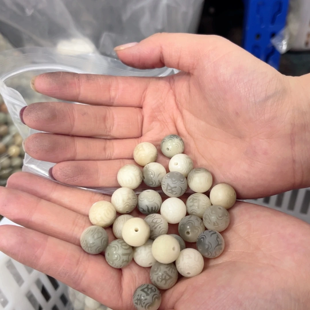 白玉菩提吊坠z12mm100颗。灰六字福利不售后微瑕