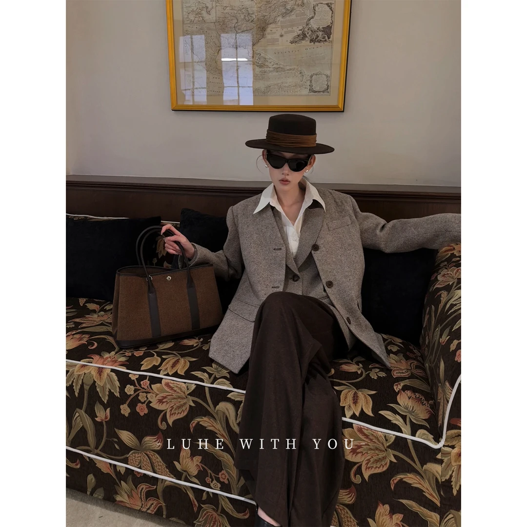 LUHE【摩登诗人】hehe私服设计感绵羊毛高领针织衫+100羊毛毛呢外套