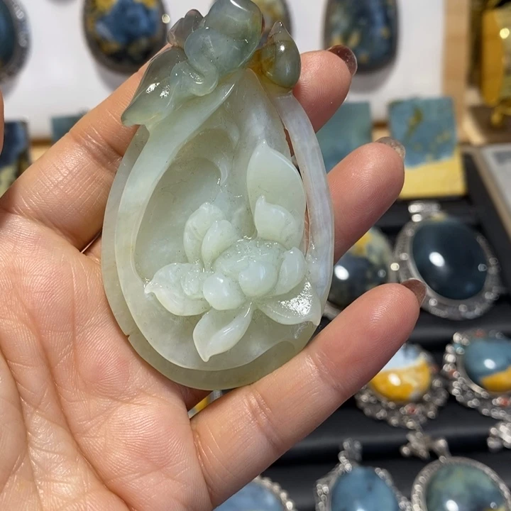 蛇纹石玉未镶嵌颈饰