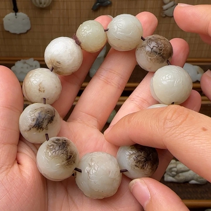 东***风和田玉未镶嵌颈饰