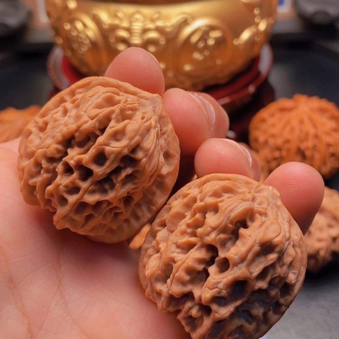 文玩核桃吊坠龙图腾