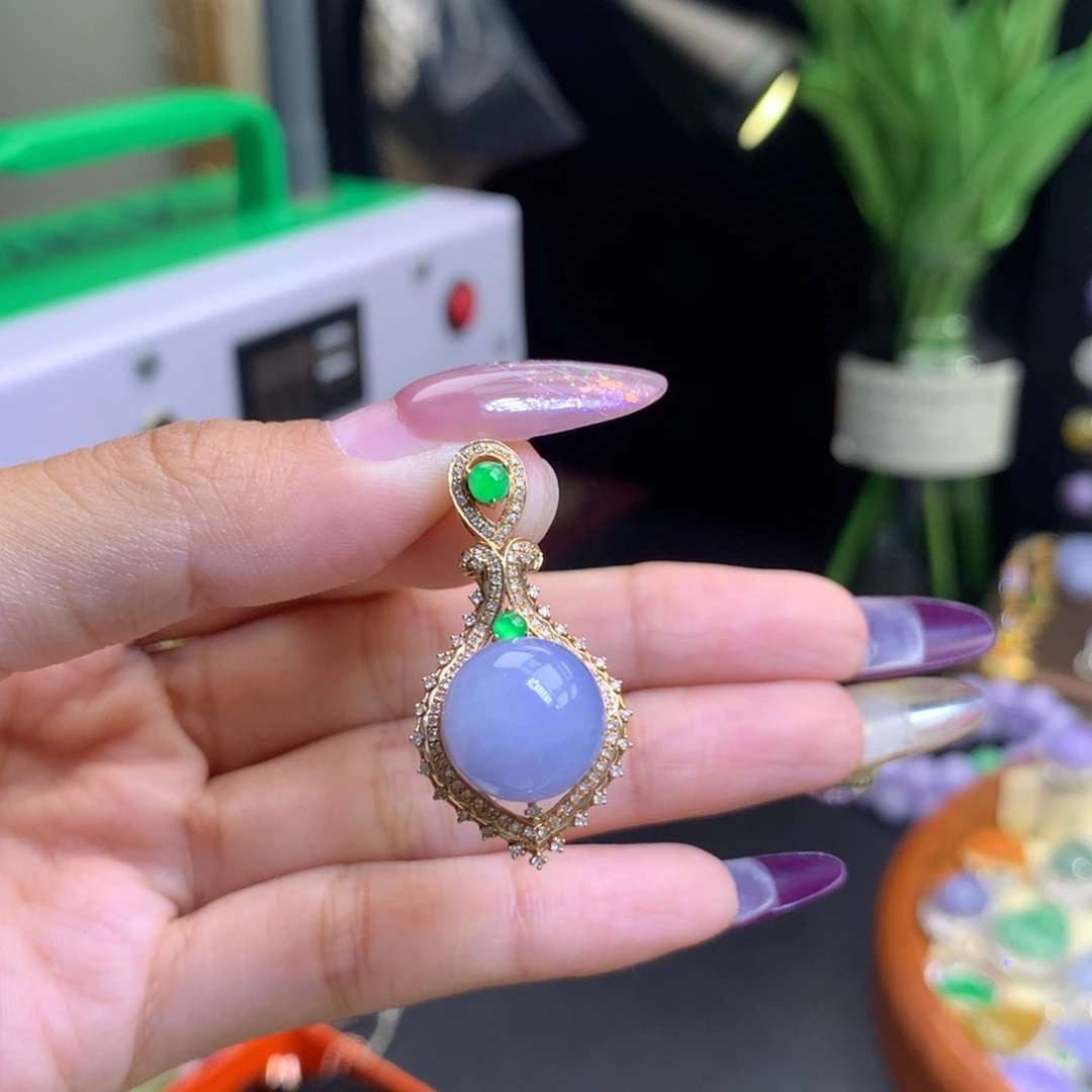 翡翠18K金镶嵌颈饰