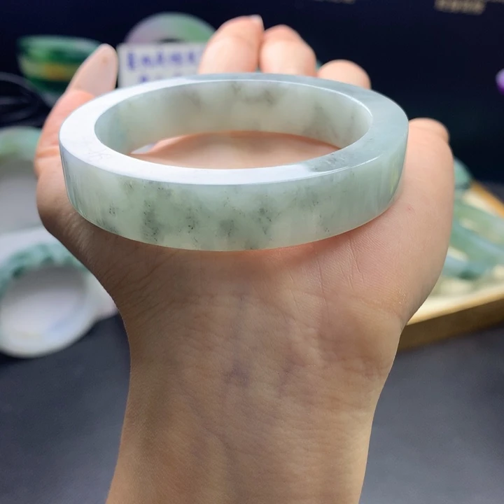 定制翡翠未镶嵌翡翠手镯